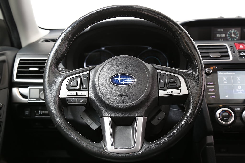 Subaru Forester 2,0D 147hk XE AWD Aut Panorama Skinn Drag