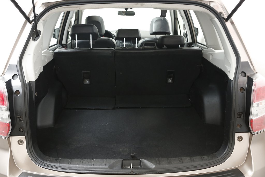 Subaru Forester 2,0i XE AWD Aut Skinn Pano Drag Nybesikt 2014