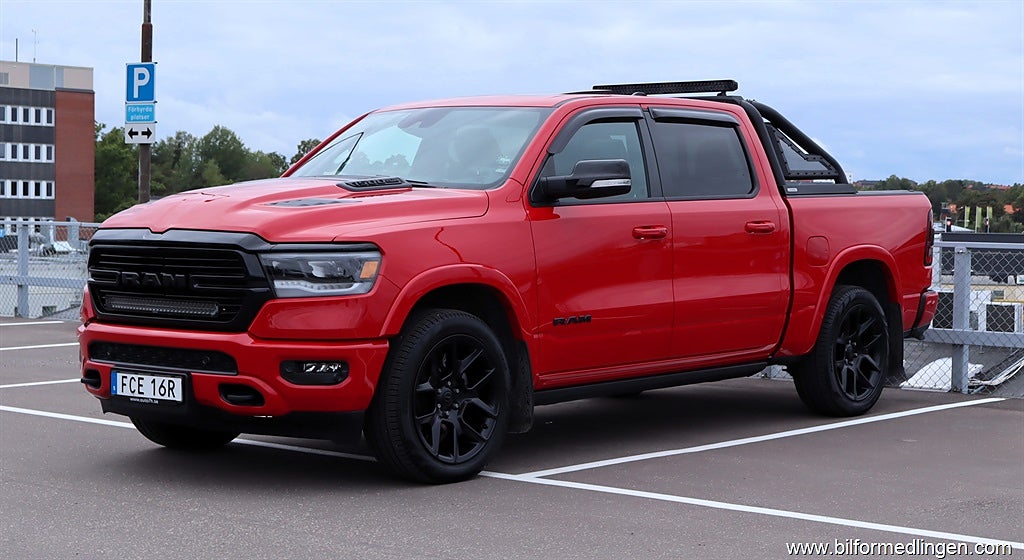 Dodge RAM 5.7 V8 HEMI Laramie Night Edition 4x4 S/V-hjul