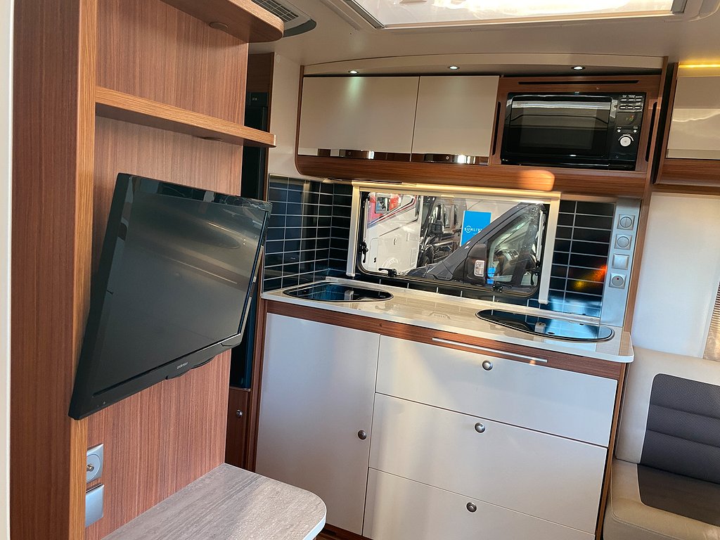 Adria Adora 643 UT / Förtält / ALDE / AC / Bäddskåp - Adria