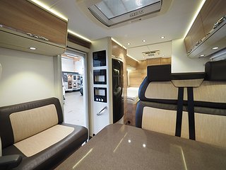Husbil-halvintegrerad Adria Coral S 670 SLT 11 av 20