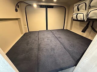 Husbil-halvintegrerad Volkswagen Crafter 177HK AUT (5 bältad) Pop-up tak & soffa/dubbelsäng bak 10 av 21