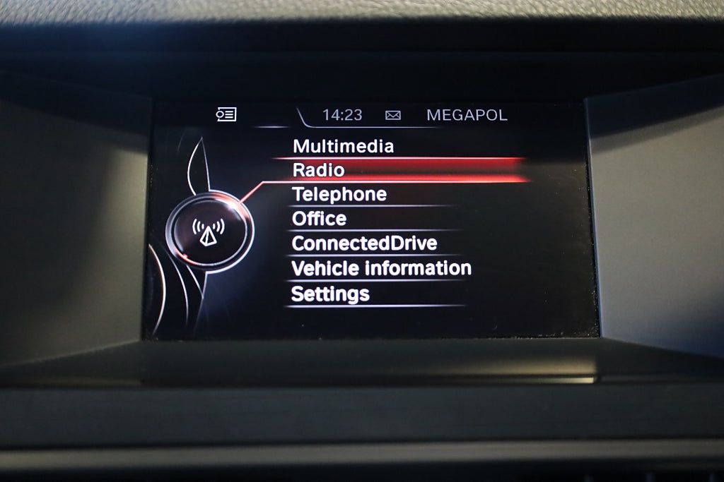 BMW 520d Touring AUT Drag Läder PDC Connected Blåtand Rattvärme