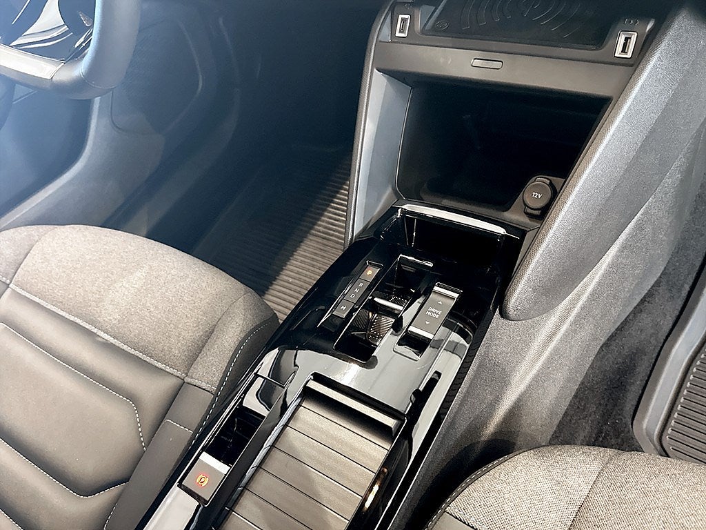 Bild på Citroën C4 Shine 1.2 PT 130hk Aut - B-KAMERA,CARPLAY,NAV