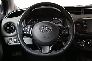 Halvkombi Toyota Yaris 10 av 23