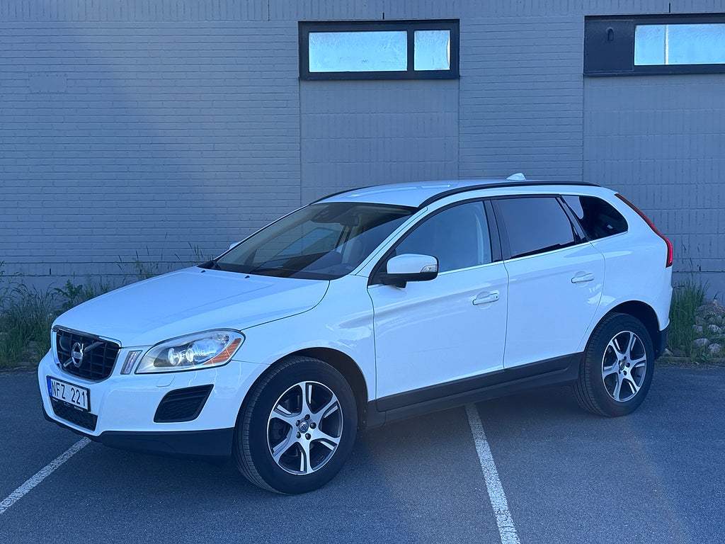 Volvo XC60 D4 AWD Geartronic Momentum BLIS Värmare PDC 163hk