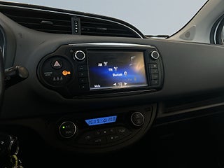 Toyota Yaris Hybrid e-CVT S&V-hjul/Kamera/Farthållare/Bluetooth