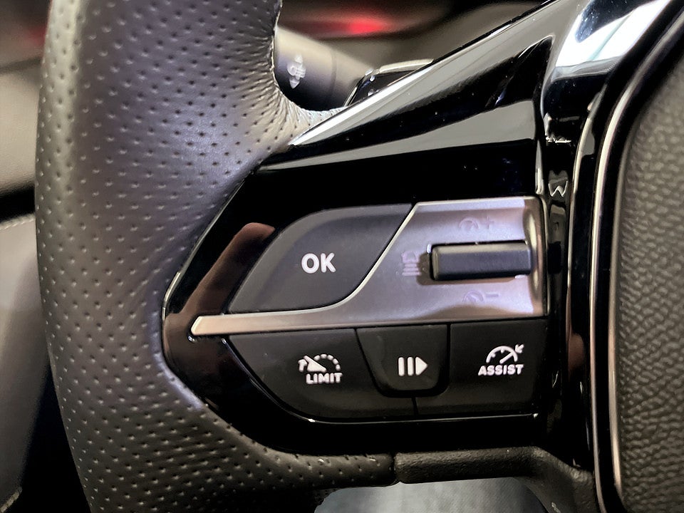Bild på Peugeot 408 GT 1.2 PT 130hk Aut B-KAMERA CARPLAY ELSTOL