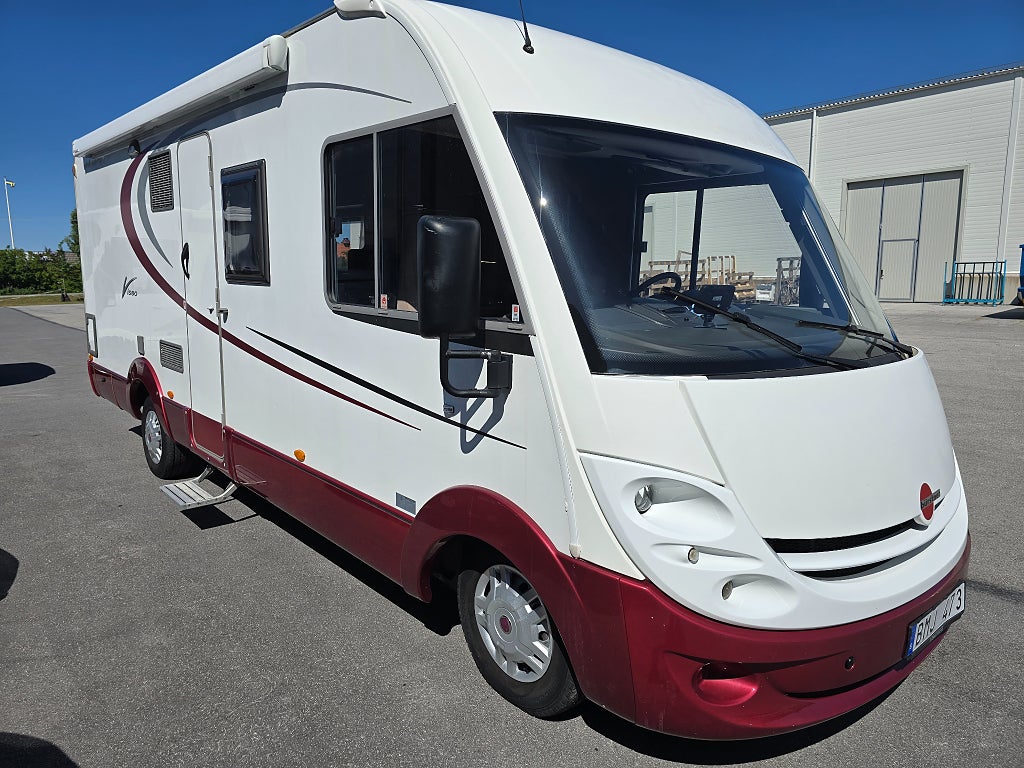 Bürstner Viseo I 696 *Fransk bädd *Sänksäng *4000 mil 