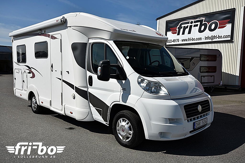 Eura Mobil 680 QB Profila, Queenbed