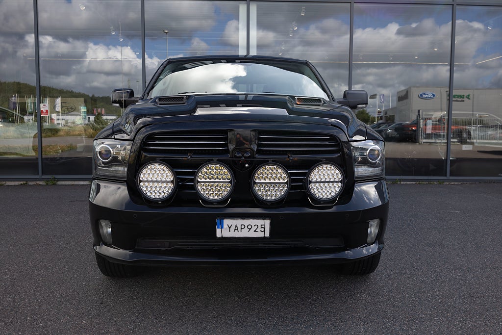 Dodge RAM 1500 Crew Cab 5.7 V8 HEMI Laramie Sport Rambox