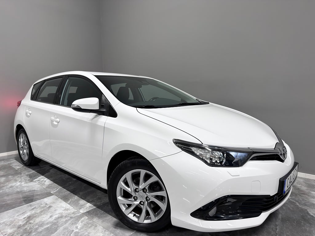 Toyota Auris 1.2 Turbo Active/Drag/Värmare/Kamera/Nyservad/116HK