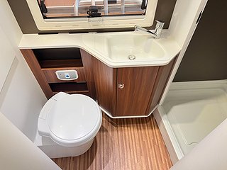Husbil-halvintegrerad Adria CORAL SUPREME 670 SLT 20 av 26