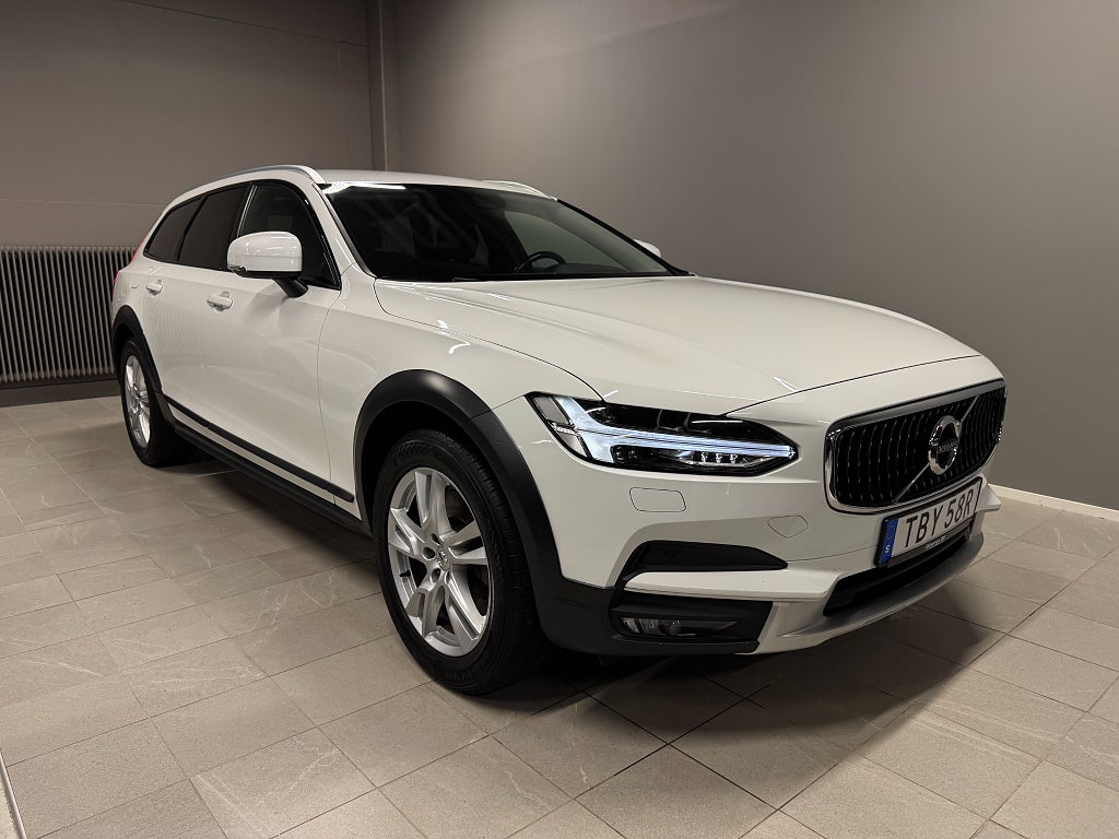 Volvo V90 Cross Country D4 AWD Geartronic Momentum VoC B-Kam Navi Carplay Drag