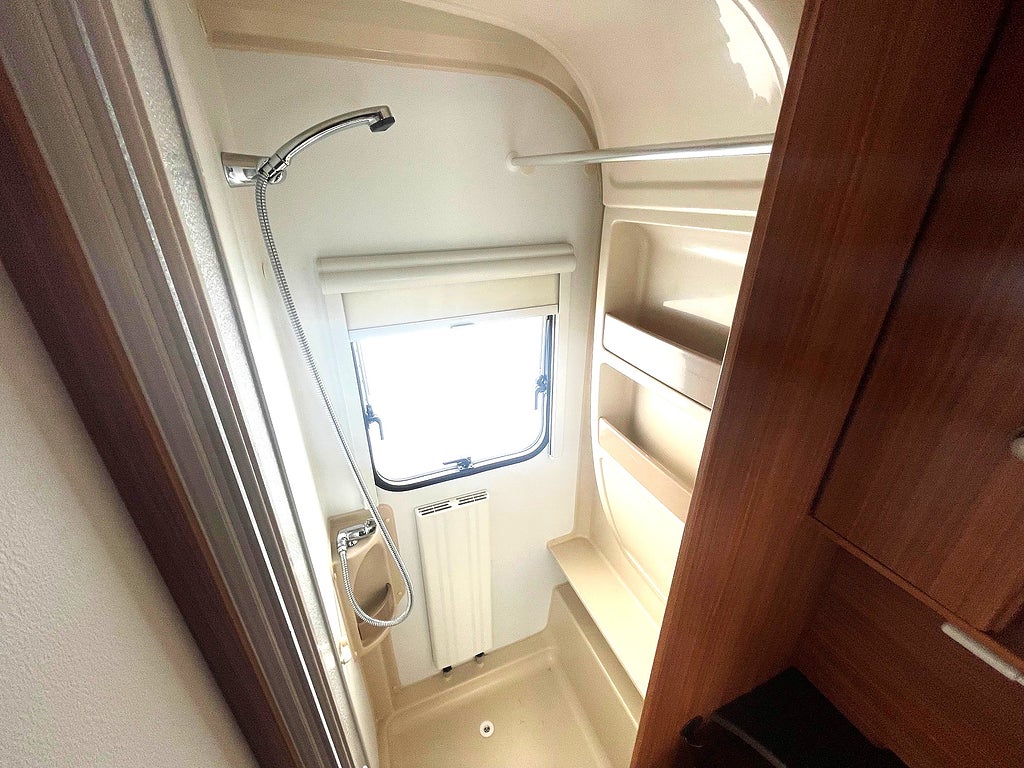 Adria 542 UT Enkelsängar Toa bak Alde Boxmarkis 1500 kg