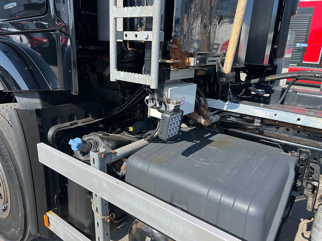 Mercedes-Benz Arocs 3251 Tridem Lastväxlare, Fullt Plogutrustad