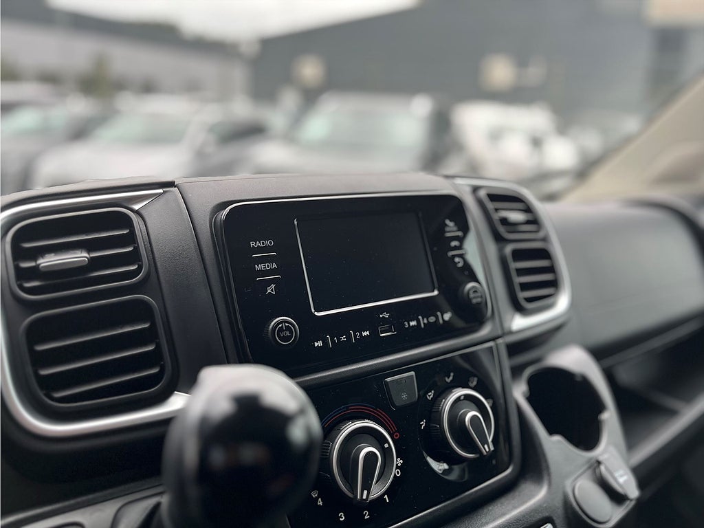 Bild på Opel Movano 140hk AT8 L2H2 Aut - Värmare & backkamera