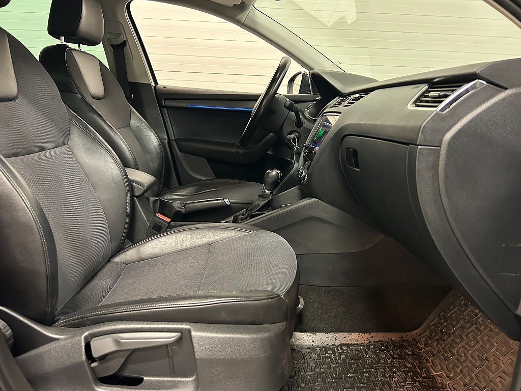 Skoda Octavia Kombi 1.5 TSI Premium Drag P-Värm Navi B-Kam 2019