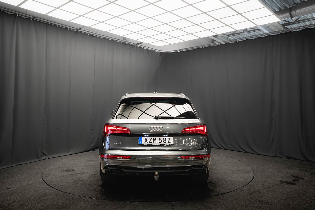 Audi Q5 55 TFSI e Q S Line DRAG KAMERA MATRIX-LED MOMS 1 ÄGARE