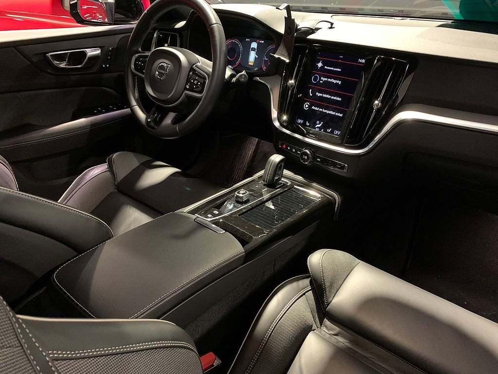 Volvo V60 Recharge T6 AWD 340hk R-Design |Navi|Kamera|Voc| 2022