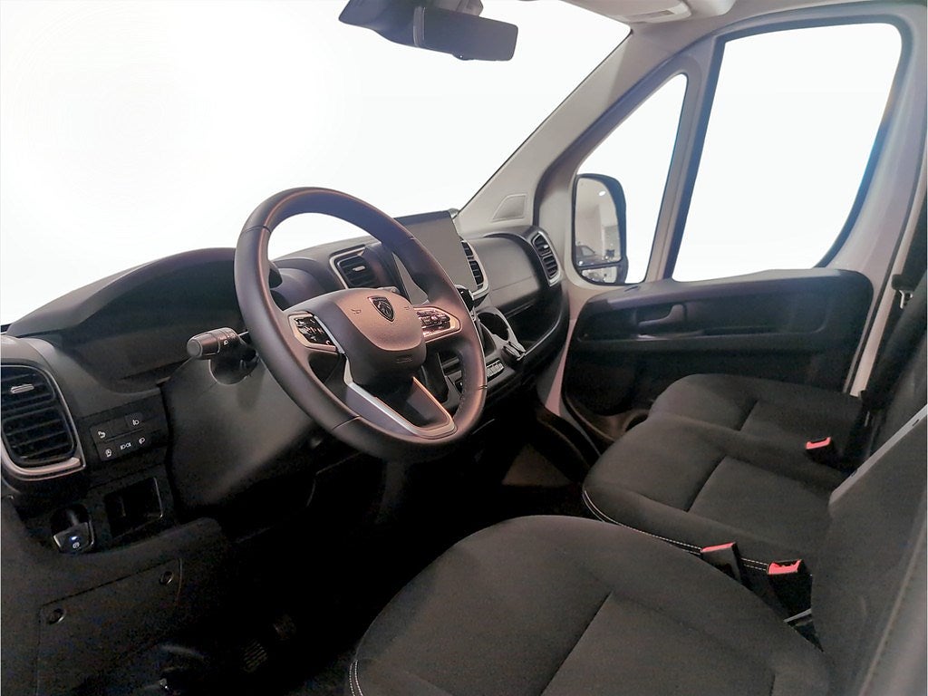 Bild på Peugeot Boxer Style + Navi pack 180hk AT8 L3H2 - DEMO