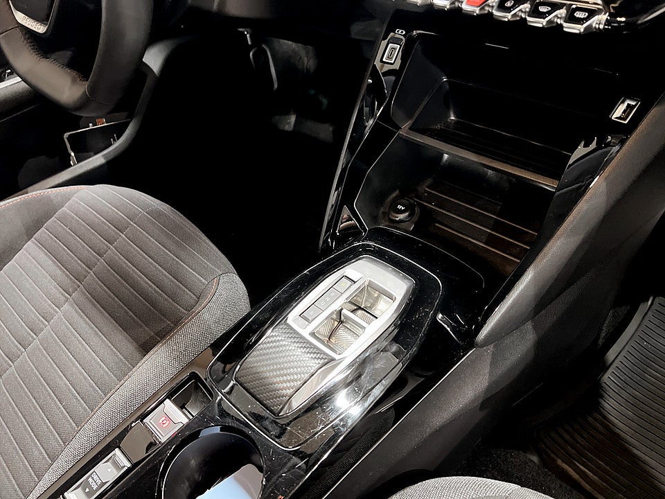 Bild på Peugeot E-208 Active 50kWh 136hk Aut CARPLAY P-SENSORER