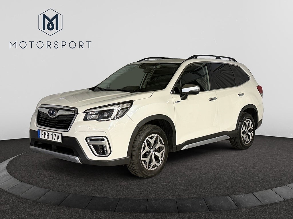 Subaru Forester e-Boxer XFuel Dragkrok Backkamera Carplay Rattvärme