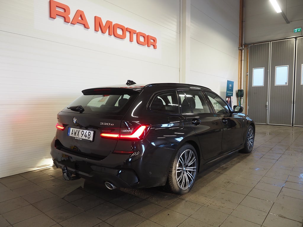 BMW 330e xDrive 292hk Touring  M-Sport |Drag|Navi|Kamera| 2021