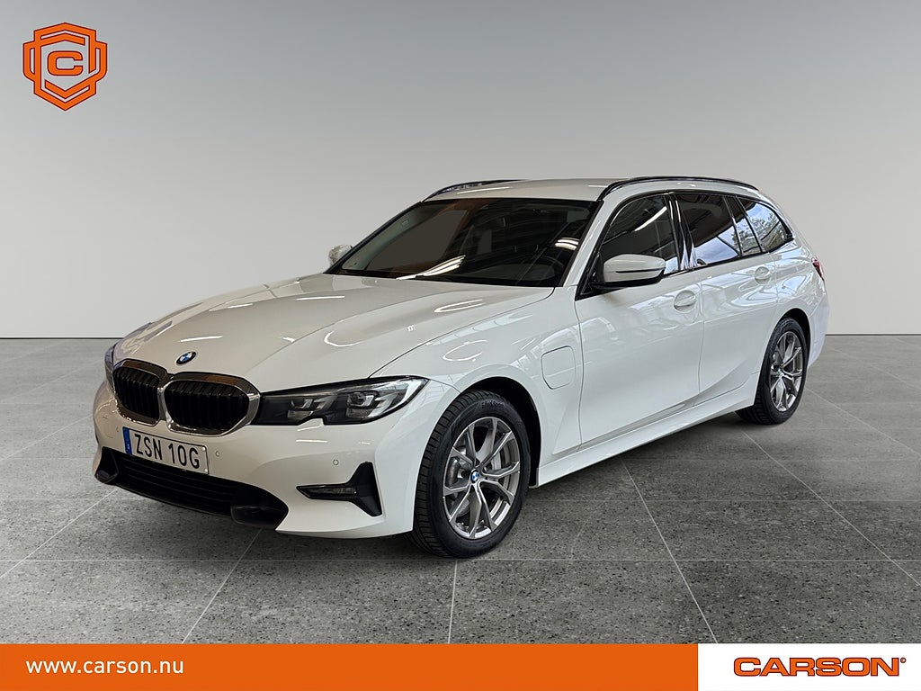 BMW 330e Touring Cockpit Navi Sportstolar Apple CarPlay