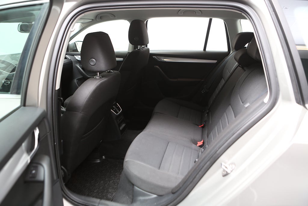 Skoda Octavia 1,2 TSI Elegance Kombi Aut Motorvärmare 2015