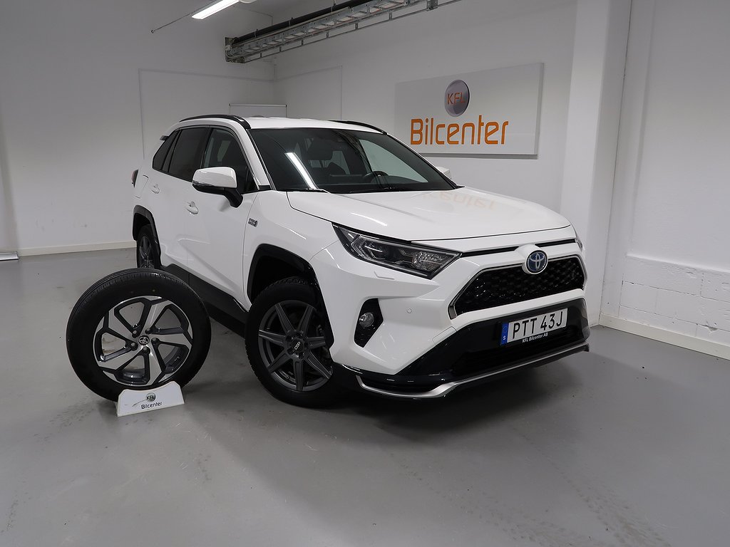 Toyota RAV4 Plug-in Hybrid V-Däck ingår Drag-Kamera-Carplay-Elstol-Rattvärme