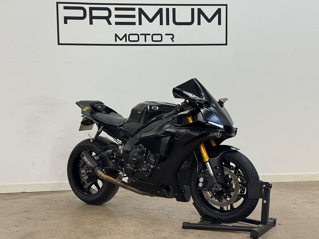 Yamaha YZF-R1 | SC Project Decat | Quickshift | Rizoma 204hk