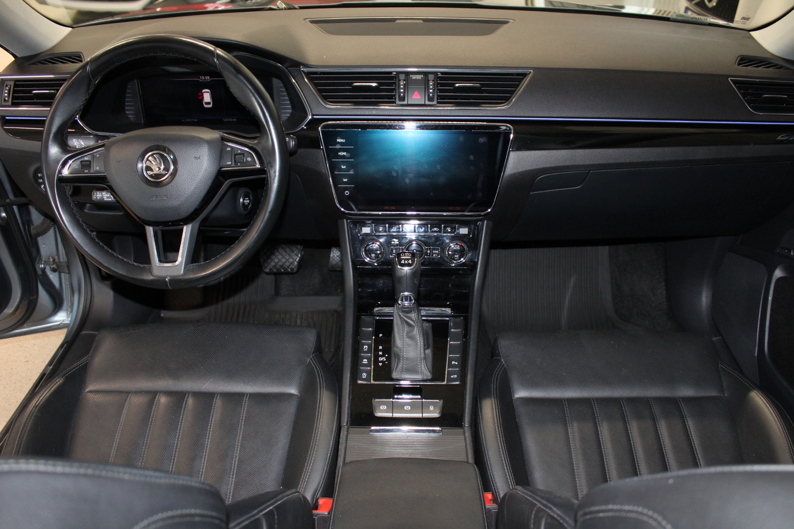 Skoda Superb 2.0 TDI 4x4 SCR Business Edition, L&K, Drag, Värmare 2019 - miniatyr 18