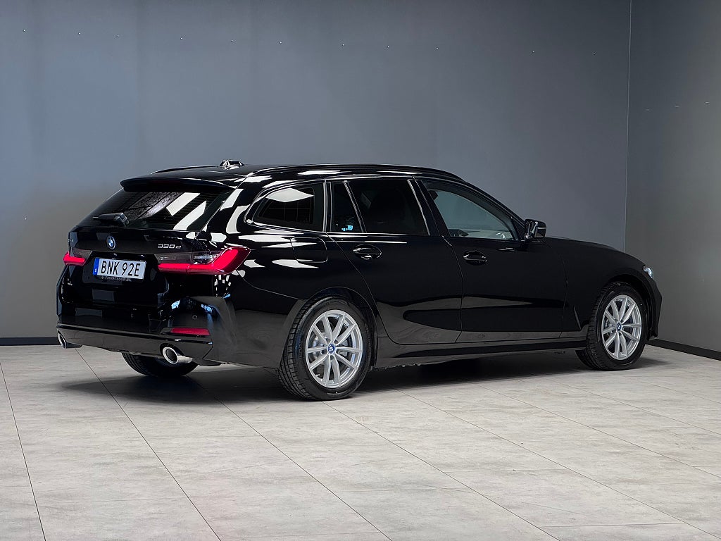 BMW 330e 2024 - miniatyr 2