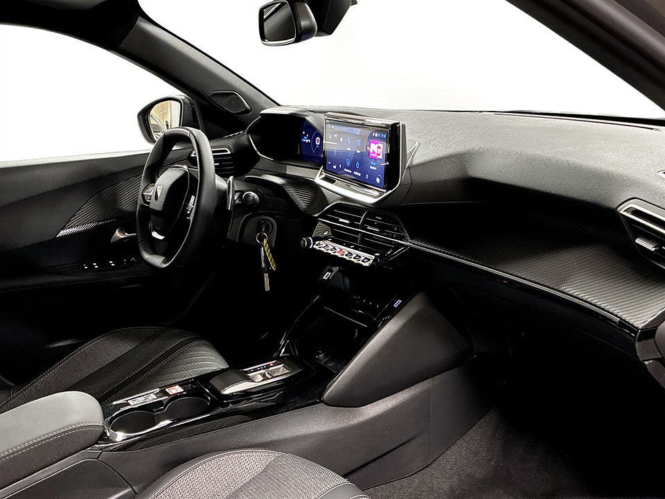 Bild på Peugeot 2008 Allure 1.2 PT 130hk Aut B-KAMERA CARPLAY