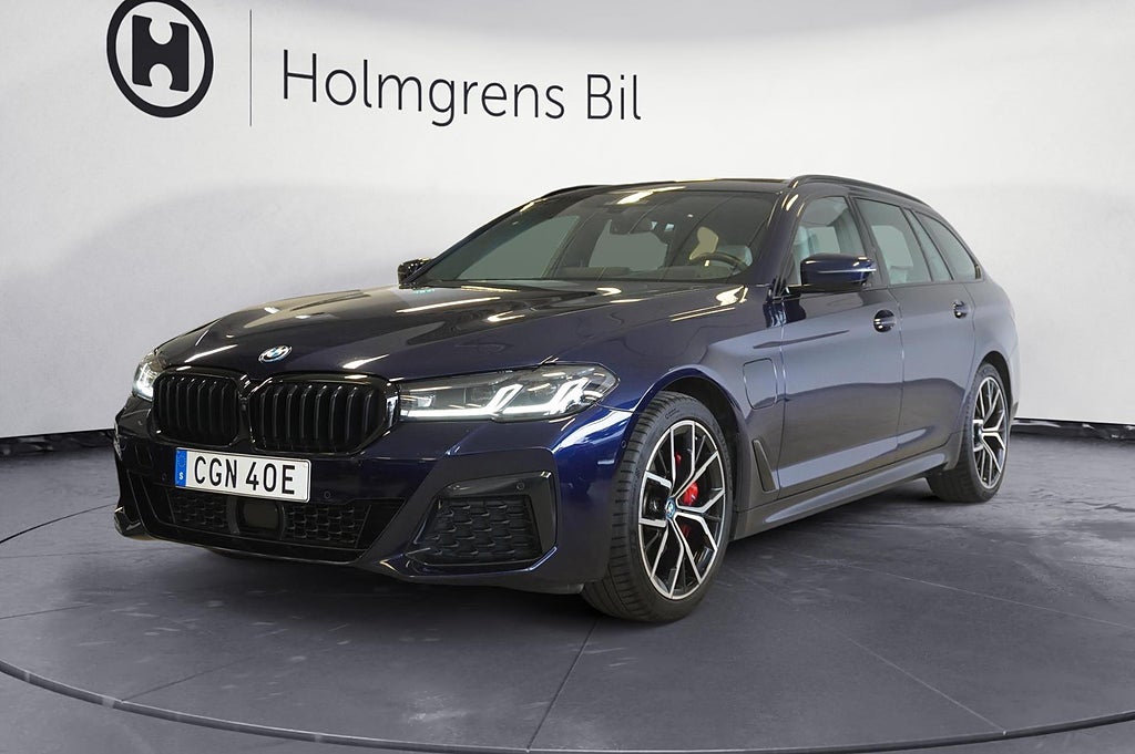 BMW 530e xDrive Touring M Sport Pano H K HUD 360 Minne