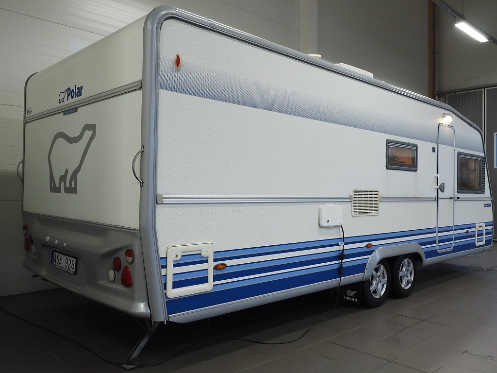 Polar 620 CTX Svit AC Vintervagn Dinette Franskbädd ALDE