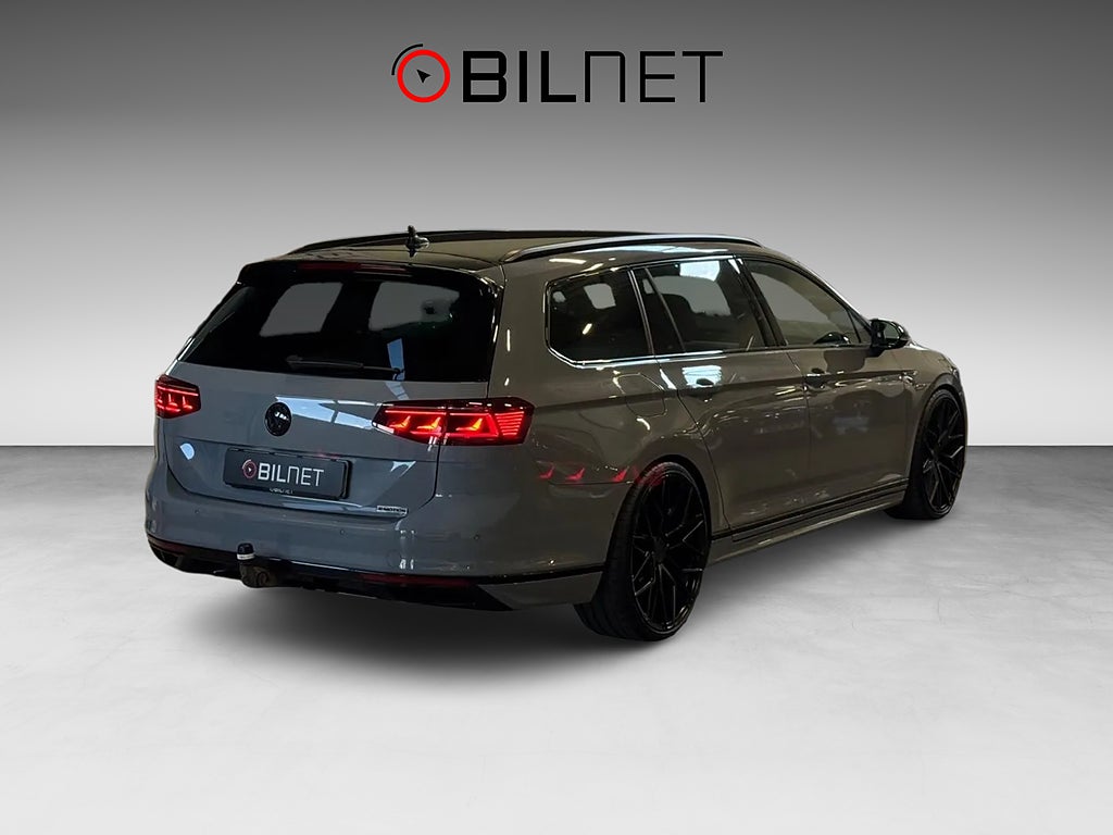 Volkswagen Passat Sportscombi TSI 272 R-EDITION Nr247/320 4M 20" Värmare