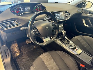 Peugeot 308 SW 1.2 Allure Panorama M-värmare Drag P-sens S&V