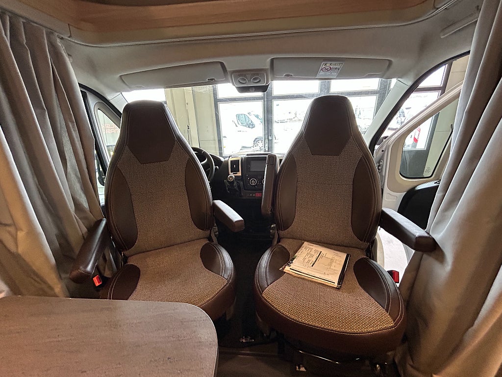 Sunlight Capron T68 / Taksäng /Solcell / Ugn / Utv. dusch  - Sunlight