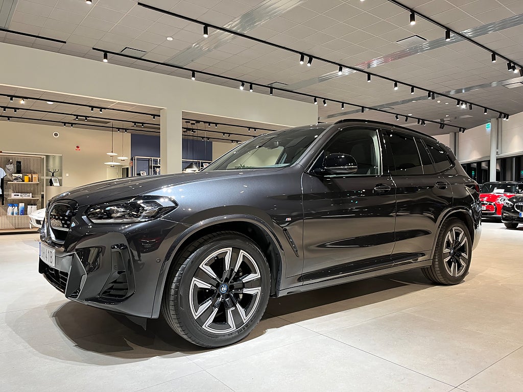 BMW iX3 Driving Assistant Professional/Rattvärme/Drag 4,95%