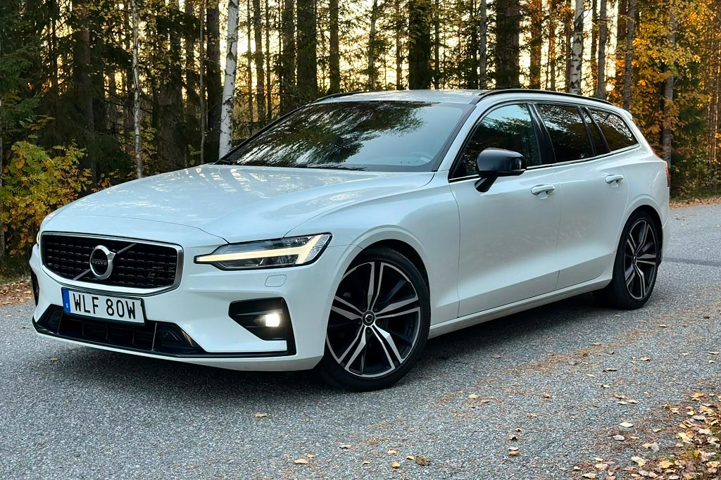 Volvo V60 D4 AWD Geartronic R-Design|Dragkrok|Svart innertak|VoC