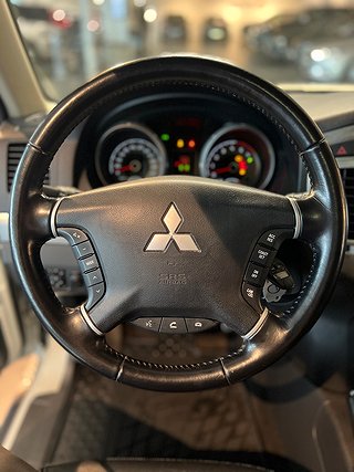 Mitsubishi Pajero 3.2 Di-D 4WD Business 7-sits 190hk D-värm