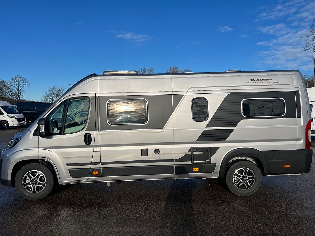 Adria TWIN SLB SUPRRME 180 hk Automat Solcell 