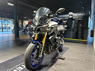 Yamaha MT-10 SP / Justerbara Fotpinnar & Regalge/ Sidoväskor / Hög ruta
