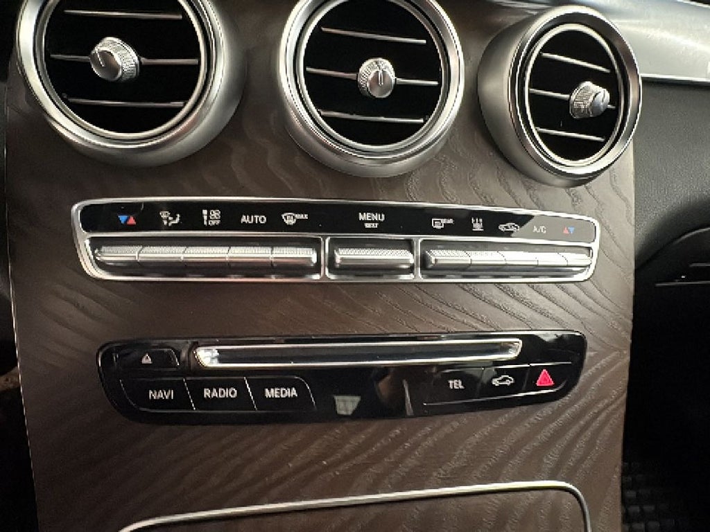Mercedes-Benz GLC 220d 2019 - miniatyr 14
