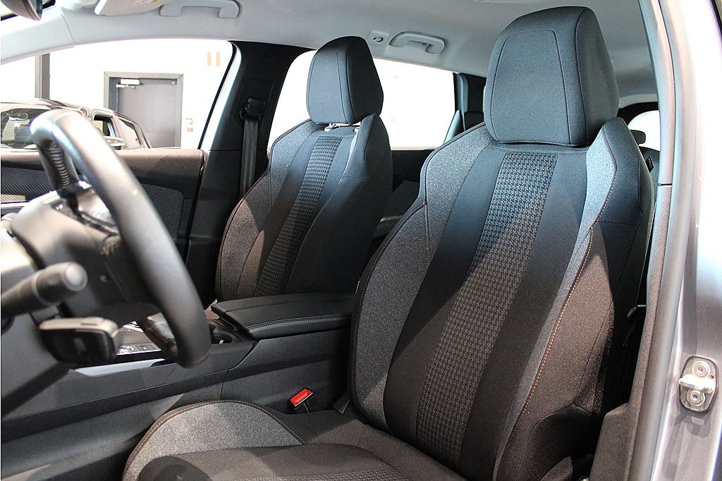 Bild på Peugeot 5008 Active Pack 1.2 PT 130hk Aut - 7-SITS, B-KAMERA