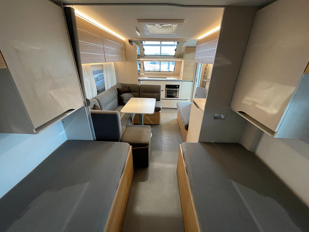 Adria Adora 613 HT / ALDE / Solcell / Långbäddar / Ugn - Adria