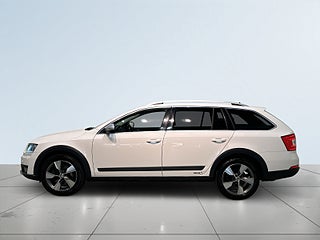 Skoda Octavia Scout 2.0 TDI 4×4 Premium Drag Dvärm Kamera Mvärm SoV – bild 4