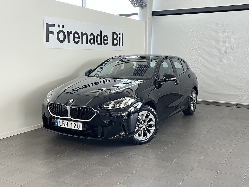 BMW 120 PRIVATLEASING fr. 3.295 kr/mån Automat 17" Park Assist 